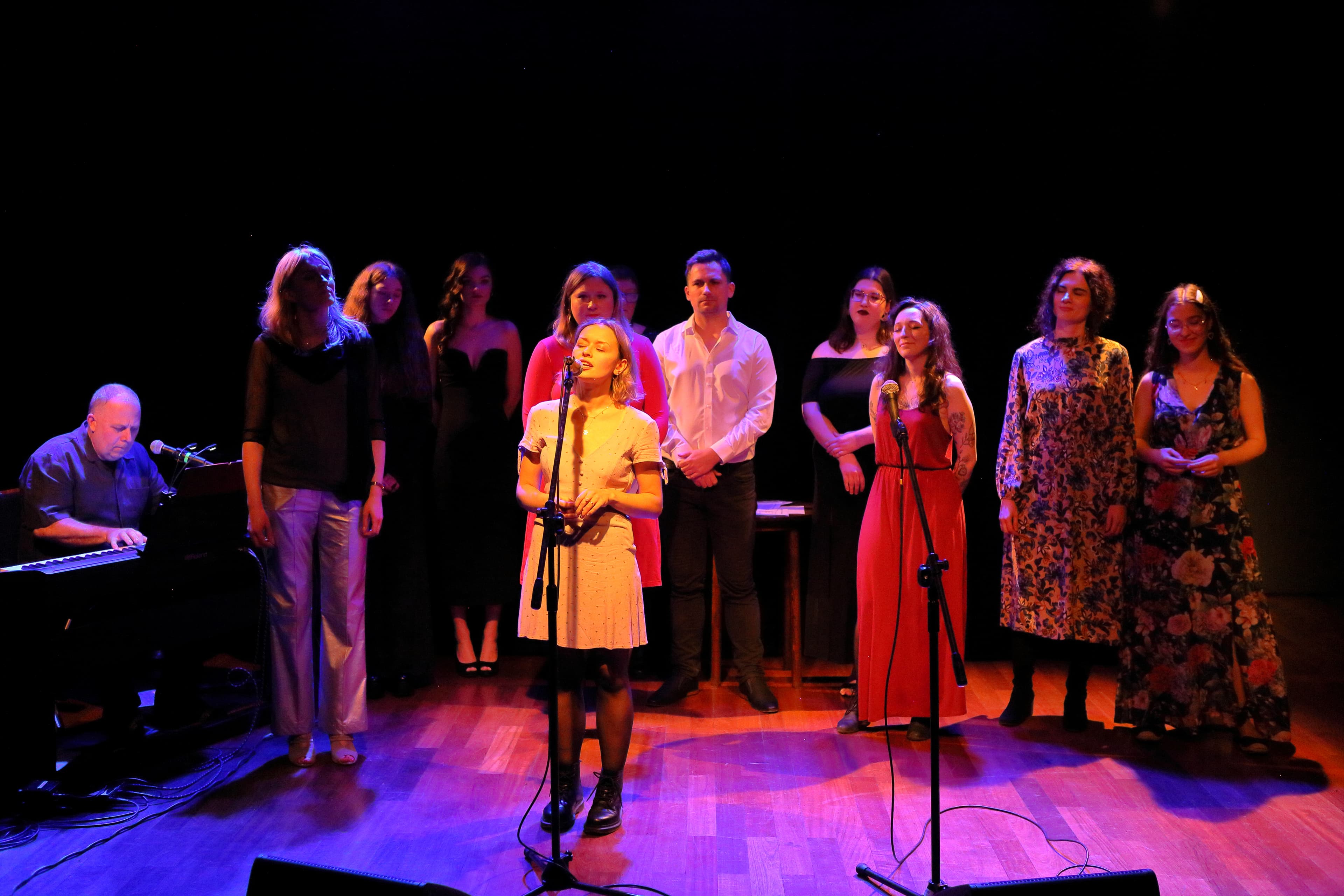 " Do zakochania jeden krok " Walentynkowy koncert zespołu Kuźnia Piosenki